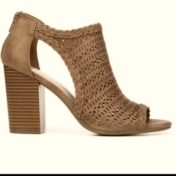 Fergalicious Shoes By Fergie Model PARKERR Brown Size 7M-EUC- 3 in Heels - A4 - Picture 3 of 6